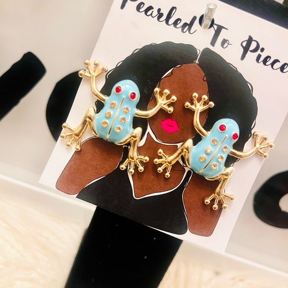 Frog shaped multicolored stud earrings - Picture 3 of 3